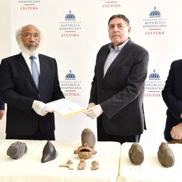 Cultura entrega a Museo del Hombre Dominicano piezas antiguas recuperadas fuera del país Cultura entrega a Museo del Hombre Dominicano piezas antiguas recuperadas fuera del país