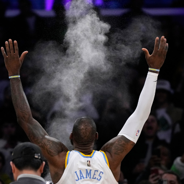 Lakers superan 124-111 a Warriors con 25 puntos de Beasley. Lakers superan 124-111 a Warriors con 25 puntos de Beasley.