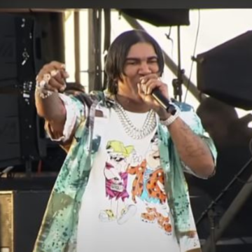 TRAS SIETE AÑOS SIN SALIR A PRESENTARSE EN EL EXTRANJERO, OMEGA EL FUERTE INICIA GIRA EN EUROPA Tras siete años sin salir a presentarse en el extranjero, Omega El Fuerte inicia gira en Europa.