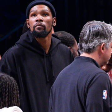 Suns adquieren a Kevin Durant en intercambio con Nets. Suns adquieren a Kevin Durant en intercambio con Nets.
