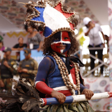 Miles de personas disfrutaron del colorido y la creatividad del Desfile Nacional de Carnaval 2023. 