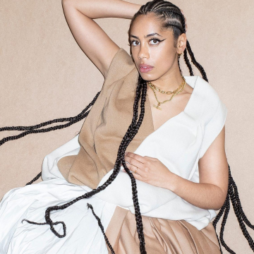 Jayda G comparte «Blue Lights», segundo adelanto de su nuevo álbum: Guy.