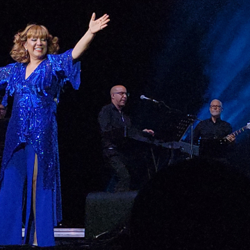 Milly Quezada realiza histórica celebración de sus 45 años de trayectoria musical en el Coca-Cola Music Hall.