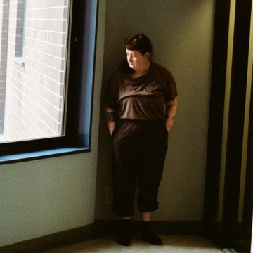 Joanna Sternberg presenta su nuevo sencillo: «Mountains High».