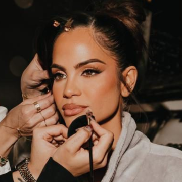 «Hair guru» Dafne crea seis impresionantes looks para Natti Natasha en Latin American Music Awards.