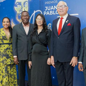Entregan Premios Juan Pablo Duarte.