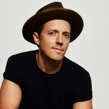 Jason Mraz, ganador de varios premios GRAMMY y miembro del Songwriters Hall of Fame, presentó recientemente “Pancakes & Butter”, una canción de amor con ritmos suaves. Jason Mraz presenta “Pancakes and Butter”, una canción suave y romántica para dedicar.