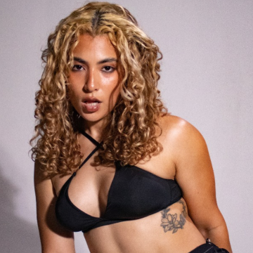 El nuevo sencillo de la cantante dominicana Letón Pé, es una colaboración con Calacote, Eduardo Cabra y el mexicano Tonga Conga; surgió de un experimento social de Cabra.