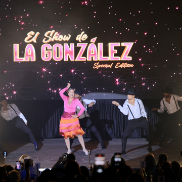 La González se roba el show en el Teatro La Fiesta del hotel Jaragua.
