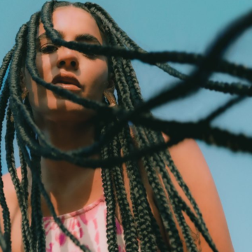 El track DE Inmasoul llega acompañado por un visualizer y fue mezclado y masterizado en Dolby Atmos.