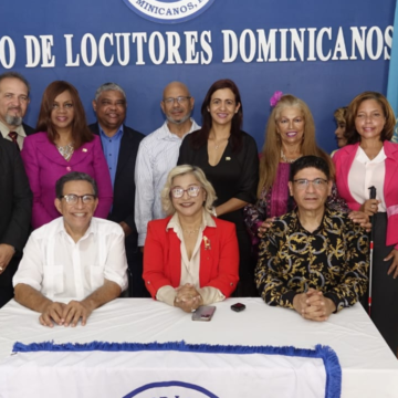 La presidente del Círculo de Locutores Dominicanos Hilda María Peguero, anunció la realización del premio micrófono de oro.