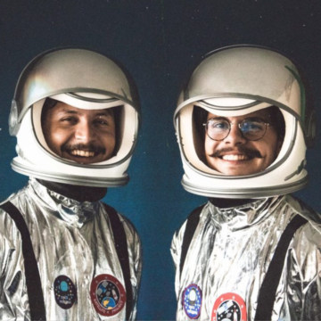 El dúo fronterizo Niños Perdidos presenta su nuevo álbum, La Travesía del Vaquero Espacial.