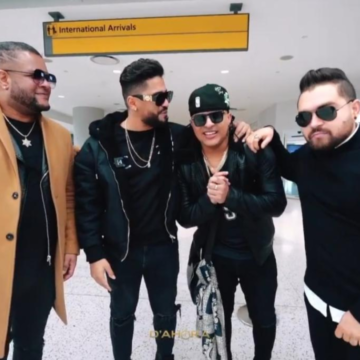 El Grupo D’ Ahora suma un nuevo integrante Grupo D’ Ahora dio la bienvenida a Edison Holguín, mejor conocido como “Sexy Boy”