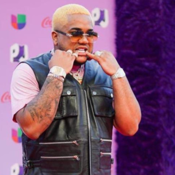 Urbano Tivi Gunz estará en la carroza de la Mega 97.9FM en “La Gran Parada Dominicana del Bronx” El artista urbano Tivi Gunz ha sido seleccionado como el talento principal para encabezar musicalmente la prestigiosa carroza de la emisora latina número # 1 en los Estados Unidos “La Mega 97.9FM” .