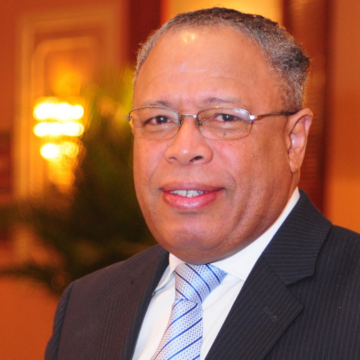 Coloquio: “Medio siglo de arte y espectáculo: reseña de la columna arte nacional publicada desde 1973 en el periódico El Nacional”. Expositores: Joseph Cáceres, Máximo Jiménez y Carlos T. Martínez. Moderadora: Wanda Sánchez.