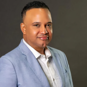 El periodista y empresario Johan Rosario recibió el Premio Nacional de la Literatura, máximo galardón en la categoría de letras del Este de República Dominicana.