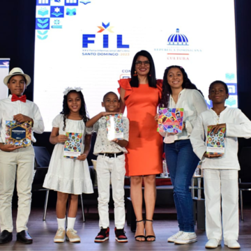 La Fundación Futuros Autores del Mundo realiza conversatorio inclusivo en la Feria del Libro.