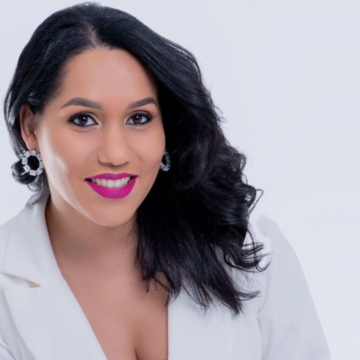 LORENNY SOLANO La comunicadora y productora de televisión Lorenny Solano anunció el estreno de “Dominicanos que hacen historia”.