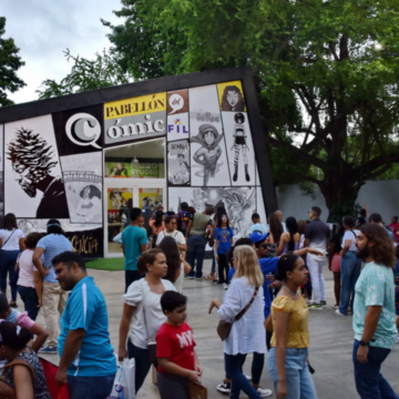 La FILSD 2023 sigue recibiendo a miles de visitantes en sus pabellones y salas bajo techo y climatizadas en la Plaza de la Cultura Juan Pablo Duarte.
