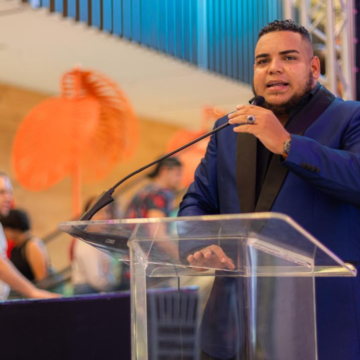 Anuncian presentadores y novedades de Premios La Flor, "El Galardón del Talento Joven Dominicano".