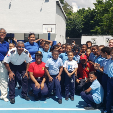El cuerpo de Bomberos de Santo Domingo Oeste, ha reafirmado su compromiso con la educación de la comunidad, particularmente de los más jóvenes.