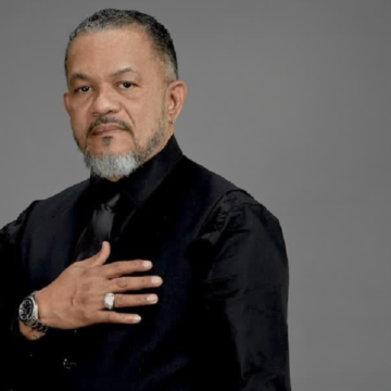 El salsero dominicano radicado en la ciudad de New York, Robert Moreno, promociona actualmente en la radio tropical su corte " Amarte a la Antigua".