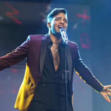 También conocido como “Traigo un Ramillete”, Yohan Amparo presenta para la época decembrina el aguinaldo “Cantares de Navidad”, con la producción de La Oreja Media Group.