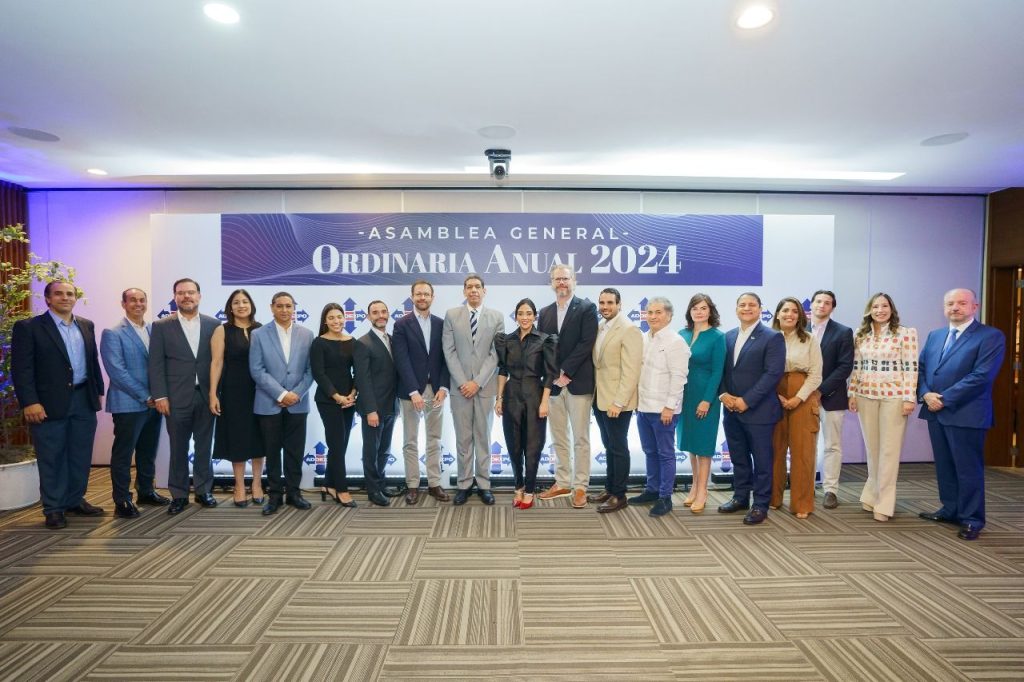 Presentan nueva directiva de Adoexpo 2024 - 2026