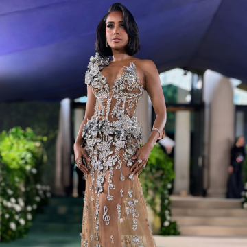 Génesis Suero, lució un jardín de flores en brillantes ideado por el estilista dominicano Reading Pantaleón y creado por la joven diseñadora dominicana Gaby Álvarez Azar.