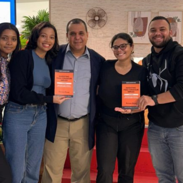Presentan libro "Marketing para conseguir empleo" El catedrático universitario experto en Marketing Gerson Rivas, realizó la presentación de la versión física de su más reciente libro: “Marketing para conseguir empleo”