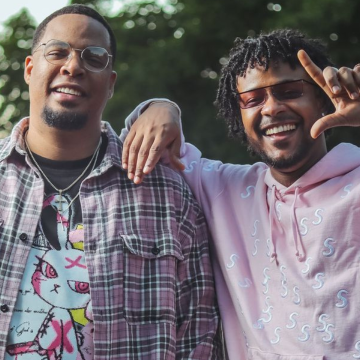 El reconocido rapero Rubinsky RBK une su talento con Lors para el lanzamiento de “Mi Bendición”, un tema que fusiona la dulzura de la balada romántica con la profundidad del R&B y la fuerza expresiva del rap.