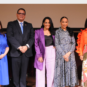 INDEX España realiza la cuarta edición de ‘’Mujeres empoderadas que empoderan’’ El Instituto de Dominicanos y Dominicanas en el Exterior (Index) realizó en España, en el marco del Día Internacional de la Mujer, la cuarta edición del foro “Mujeres empoderadas que empoderan”, impulsando el emprendimiento femenino en la comunidad dominicana en ese país.