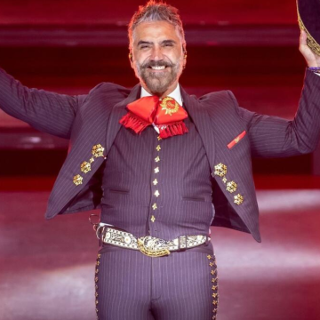 El icono mexicano de la música romántica Alejandro Fernández recibirá un Soberano Internacional a la excelencia artística.
