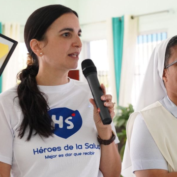 La Fundación Héroes de la Salud realizó la jornada solidaria “Mi corazón acompañado” en el Leprocomio de Nigua, impactando a 40 pacientes, entre residentes y externos, que reciben atención en el centro.