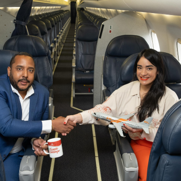 SKYhigh Dominicana y Café Santo Domingo renuevan su alianza estratégica. SKYhigh Dominicana y Café Santo Domingo renuevan su alianza estratégica Marcas dominicanas continúan elevando la experiencia de vuelo con sabor y orgullo nacional.