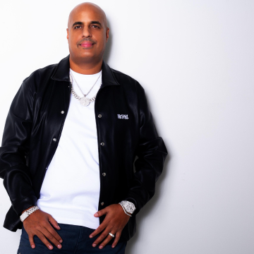 La radio neoyorquina se prepara para una nueva era de adrenalina musical. La X 96.3 FM, "El Ritmo de New York", anuncia oficialmente la llegada del legendario DJ Lobo a su plataforma de los Saturday Mix Shows.