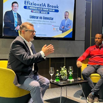 Durante el conversatorio se destacó la importancia de la conexión auténtica en el liderazgo, la cohesión de equipos y su impacto directo en la efectividad comercial, la venta y la retención de clientes.