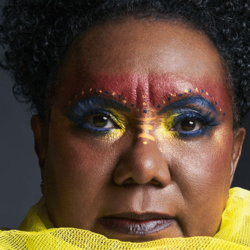 La "Reina de la Fusión", Xiomara Fortuna, marca un nuevo hito en su prolífica carrera con el lanzamiento de su más reciente producción discográfica, “Confesiones de mosquitero”.