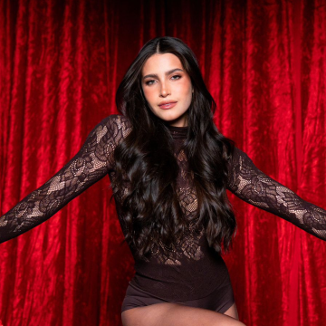 La cantante venezolana Zhamira llegará a la República Dominicana en el marco de su más reciente gira de conciertos, “Curita para el corazón”.