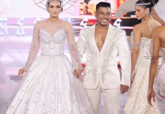 El diseñador dominicano Eddy Rambaldy presentó el pasado 5 de marzo su colección “Inmaculadas” durante el segundo día del Trendy Fashion Week RD 2026, celebrado en la Cúpula del Palacio de Bellas Artes.