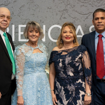 Durante una cena de gala en las instalaciones del Hotel Jaragua, entre amigos, clientes y colaboradores KM Destinos celebró sus 25 años.