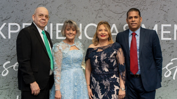 Durante una cena de gala en las instalaciones del Hotel Jaragua, entre amigos, clientes y colaboradores KM Destinos celebró sus 25 años.