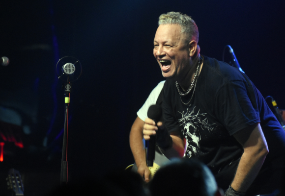 La emblemática banda dominicana Aljadaqui protagonizó una noche apoteósica al presentarse a casa llena en el Hard Rock Café Santo Domingo, donde ofreció un espectáculo electrizante que estremeció al público de principio a fin.