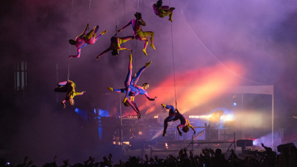 El Festival Internacional de Artes Vivas de Bogotá (FIAV) 2026 se consolidó como uno de los eventos culturales más relevantes de la región, destacándose no solo por su amplia programación artística, sino también por su impacto en el turismo, la economía y la proyección cultural de Colombia a nivel internacional.